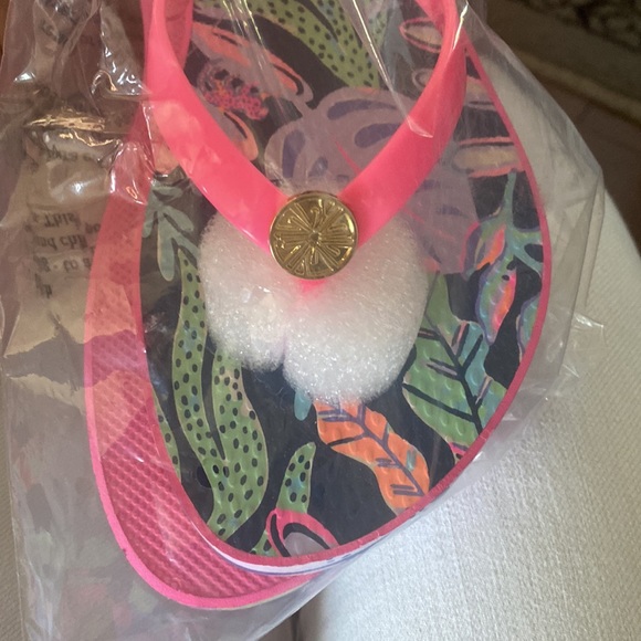 Lilly Pulitzer sandals/flip flops - Picture 3 of 4